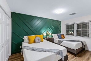 5 Schlafzimmer, Schreibtisch, Bügeleisen/Bügelbrett, kostenloses WLAN