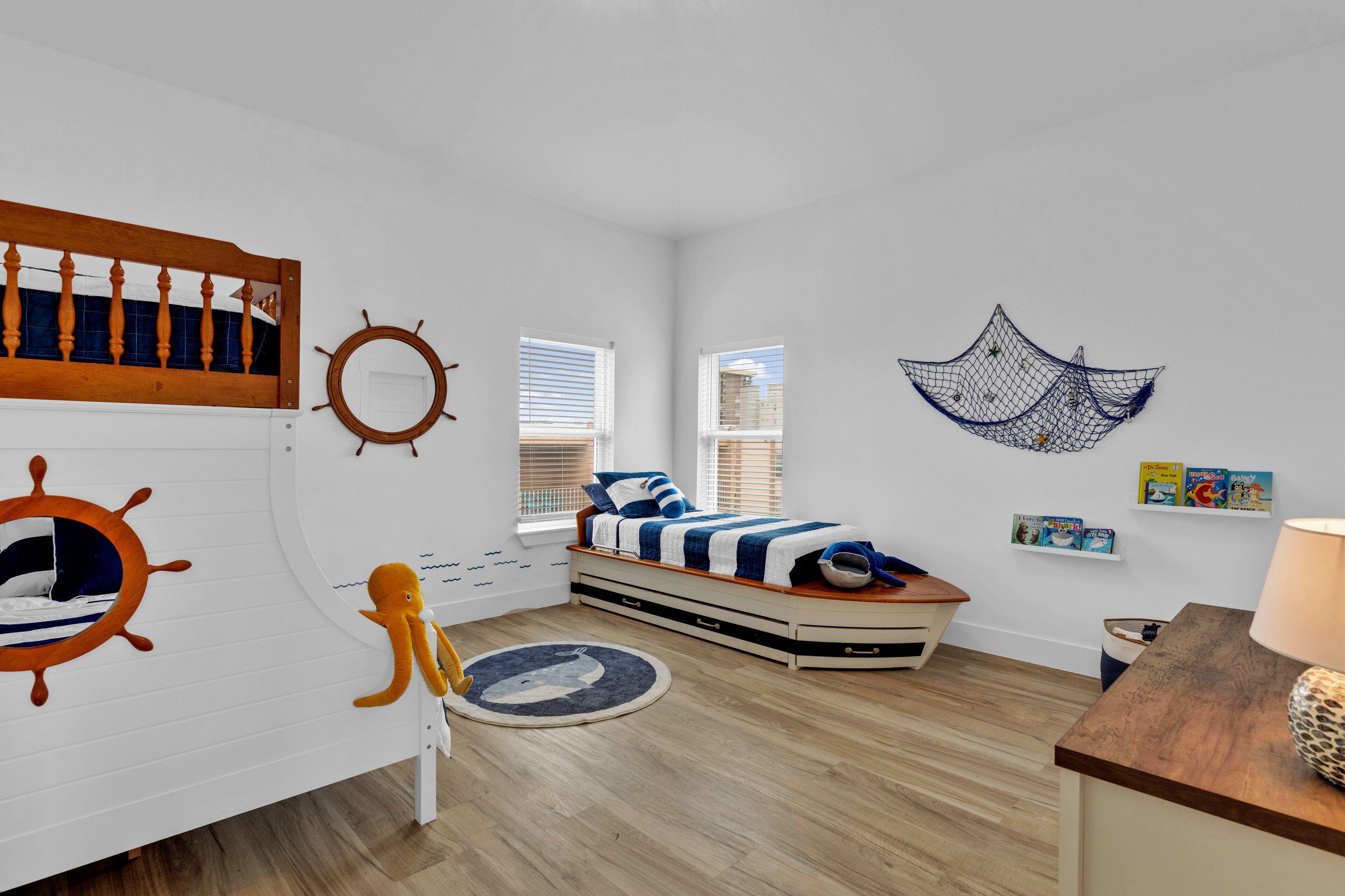 6 slaapkamers, een kluis op de kamer, een bureau