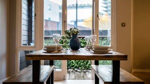 Dining - Host & Stay | Ropewalks Quarters III (Liverpool)