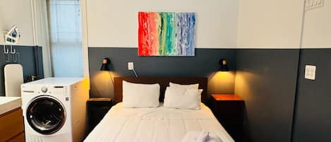 1 Schlafzimmer, Schreibtisch, Bügeleisen/Bügelbrett, Reisekinderbett