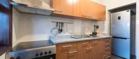 Fridge, microwave, oven, coffee/tea maker