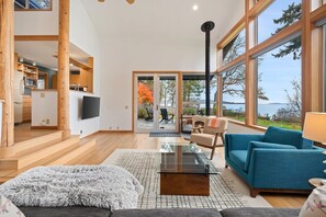 Smart TV, chimenea y tenis de mesa 