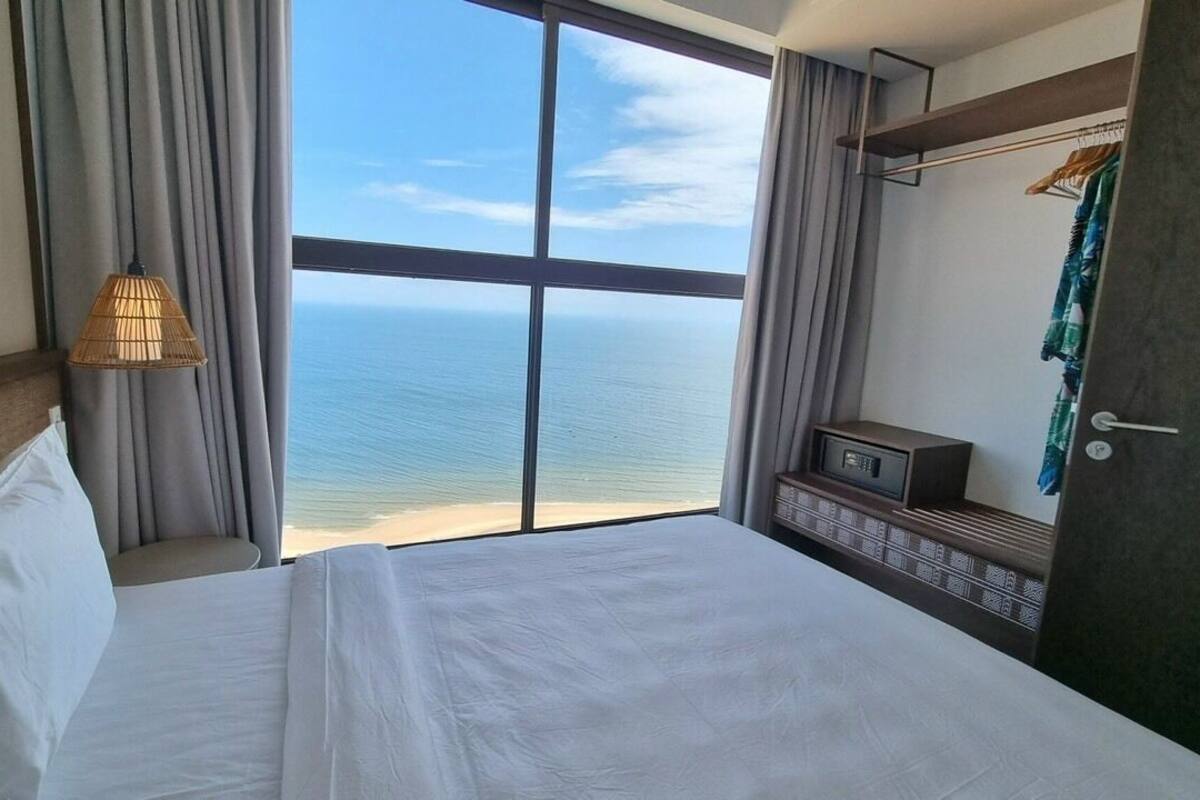 Deluxe Studio | Hypo-allergenic bedding, minibar, desk, laptop workspace