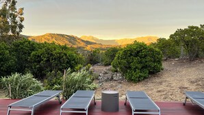 A deck with four sun loungers facing a mountainous landscape. - Villa Avec Piscine, en Pleine Nature et a 5 Minutes de Saint Florent ! (Santo-Pietro-di-Tenda)