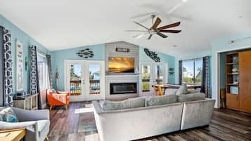 Televisión y chimenea