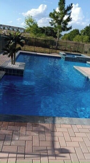 Pool - Sweet sunshine Living (Davenport)