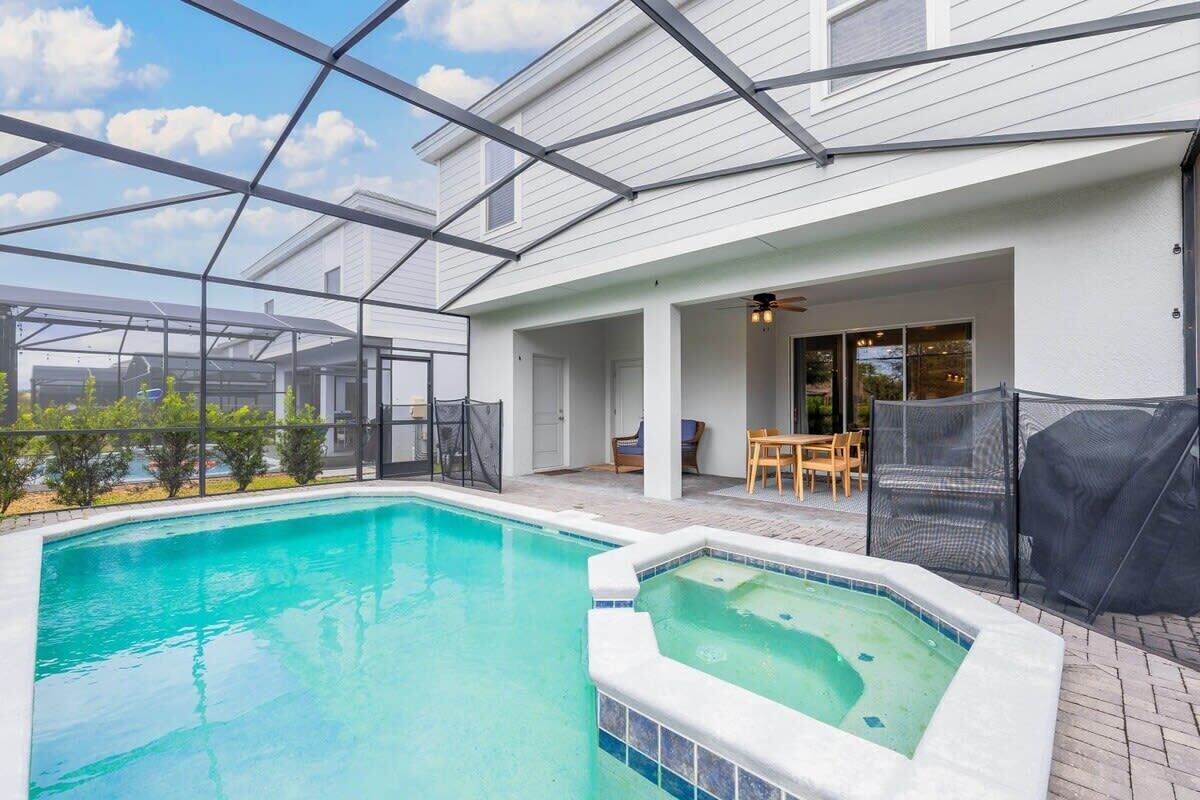 Pool, Spa, Dedicated Workspace, By Theme Parks