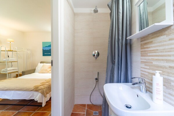 1 habitación, wifi gratis y ropa de cama