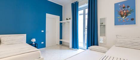 1 habitación, tabla de planchar con plancha, wifi gratis y ropa de cama