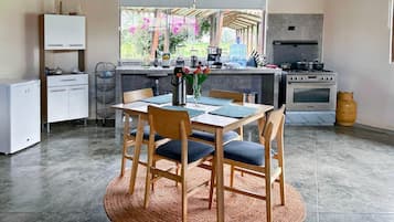 Cabin, 1 Bedroom, Smoking, Garden View | Living area | Books