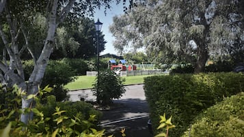 Children’s play area – outdoor