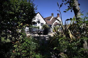 Vista frontal de la propiedad