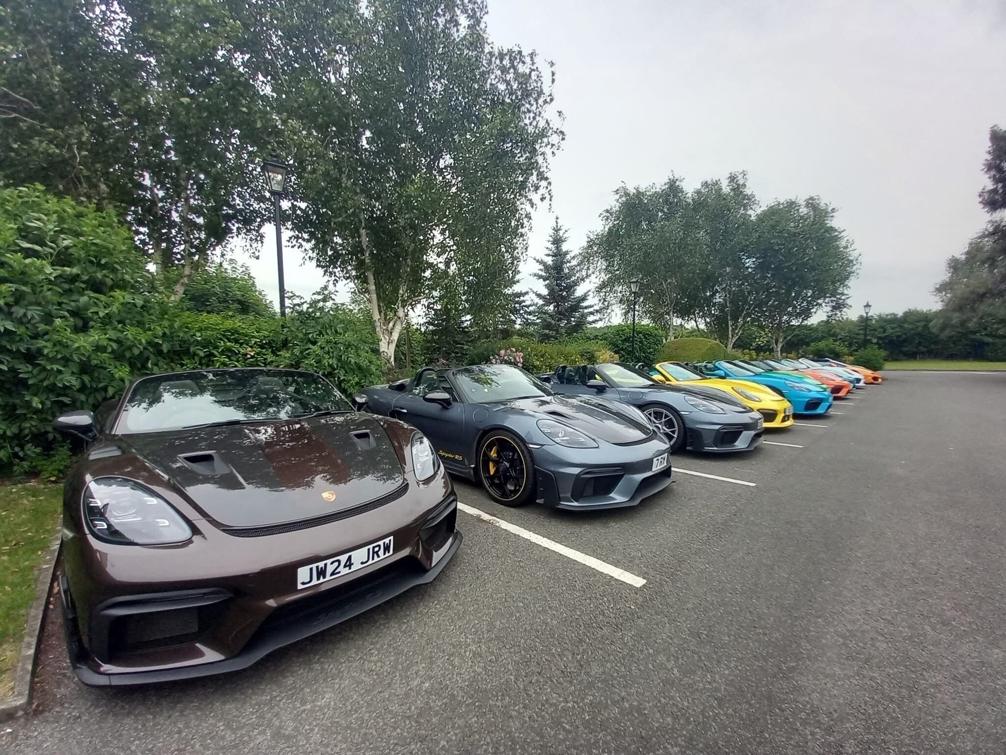 مواقف سيارات مجانية