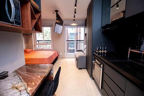 1 habitación, escritorio, tabla de planchar con plancha y wifi gratis