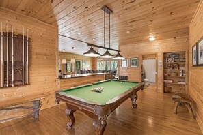 Games room - A Blessing An Upscale Mountain Getaway (Bryson City)