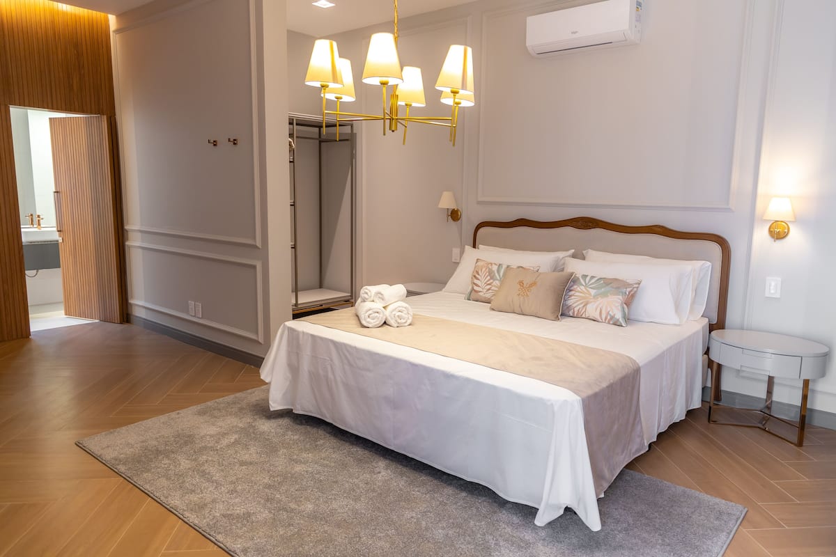 Deluxe Room | 1 bedroom, desk, soundproofing, free WiFi