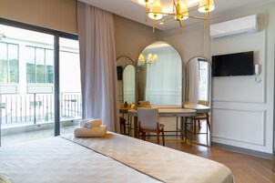 Habitación Deluxe, 1 cama de matrimonio grande | 1 dormitorio, ropa de cama de alta calidad, sistema de insonorización