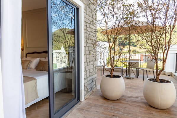 华丽客房, 1 张特大床 | 1 多间卧室、高档床上用品、隔音、免费 WiFi