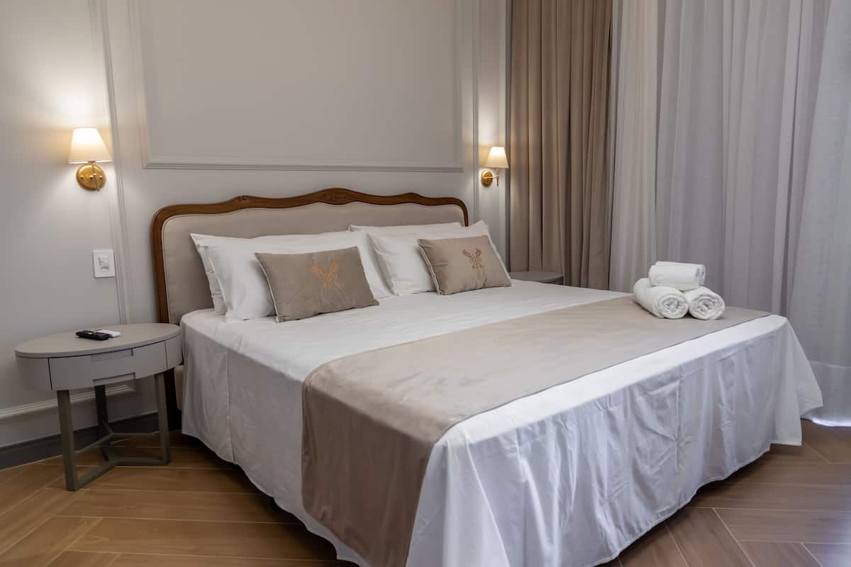 Deluxe Room | 1 bedroom, desk, soundproofing, free WiFi