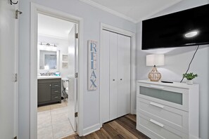 Interior - 3rd Floor Love Affair - Views of Ocean - Perfect Beach Loc. SNOWBIRDS -OV C350 (Hilton Head Island)