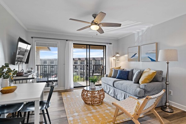 Smart TV - 3rd Floor Love Affair - Views of Ocean - Perfect Beach Loc. SNOWBIRDS -OV C350 (Hilton Head Island)