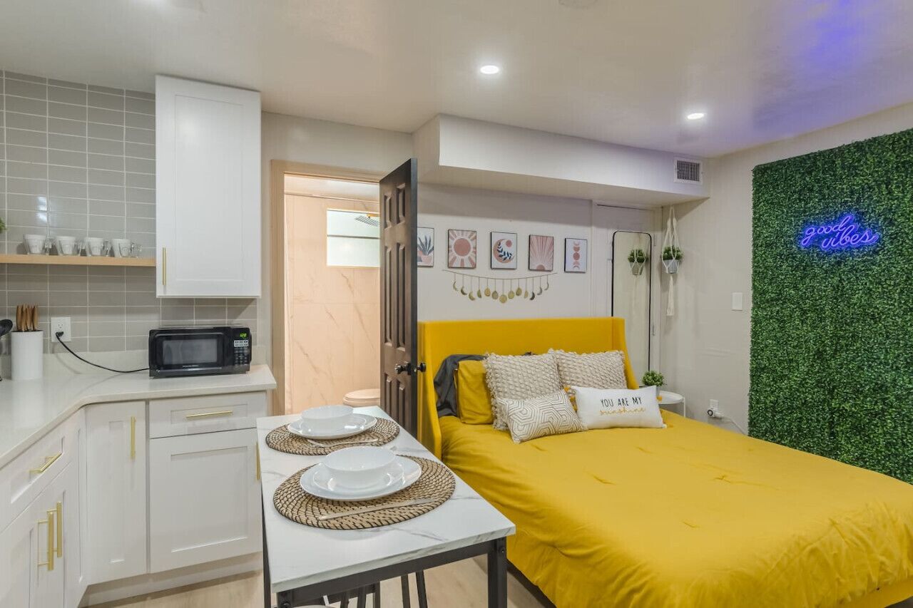 CUTE and COZY studio w/ jacuzzi!