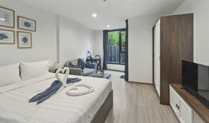 1 bedroom - The Base - New Studio Great Location, Shared Pool (Wichit)
