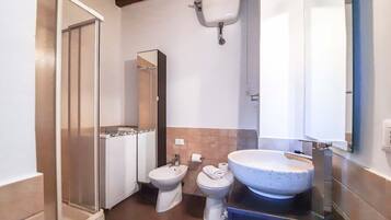 Classic Apartment | Bathroom | Towels