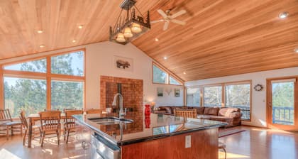 Spacious 4bd/3bath, A/C, Hot Tub, SHARC, EV