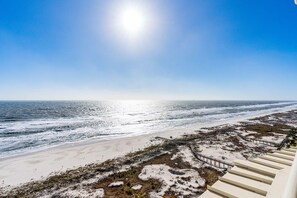 On the beach - Beach Club 1705 B- Spring into a Sun Tan! Prime Dates are Filling Fast (Gulf Shores)