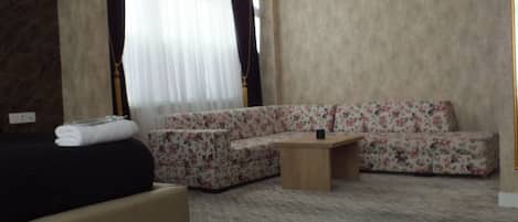 1 bedroom, Egyptian cotton sheets, premium bedding, down comforters