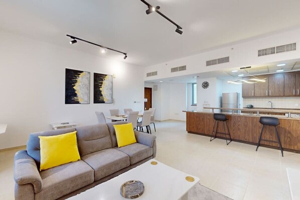 TV - East Heights - Modern One bedroom in Business Bay (Business Bay)