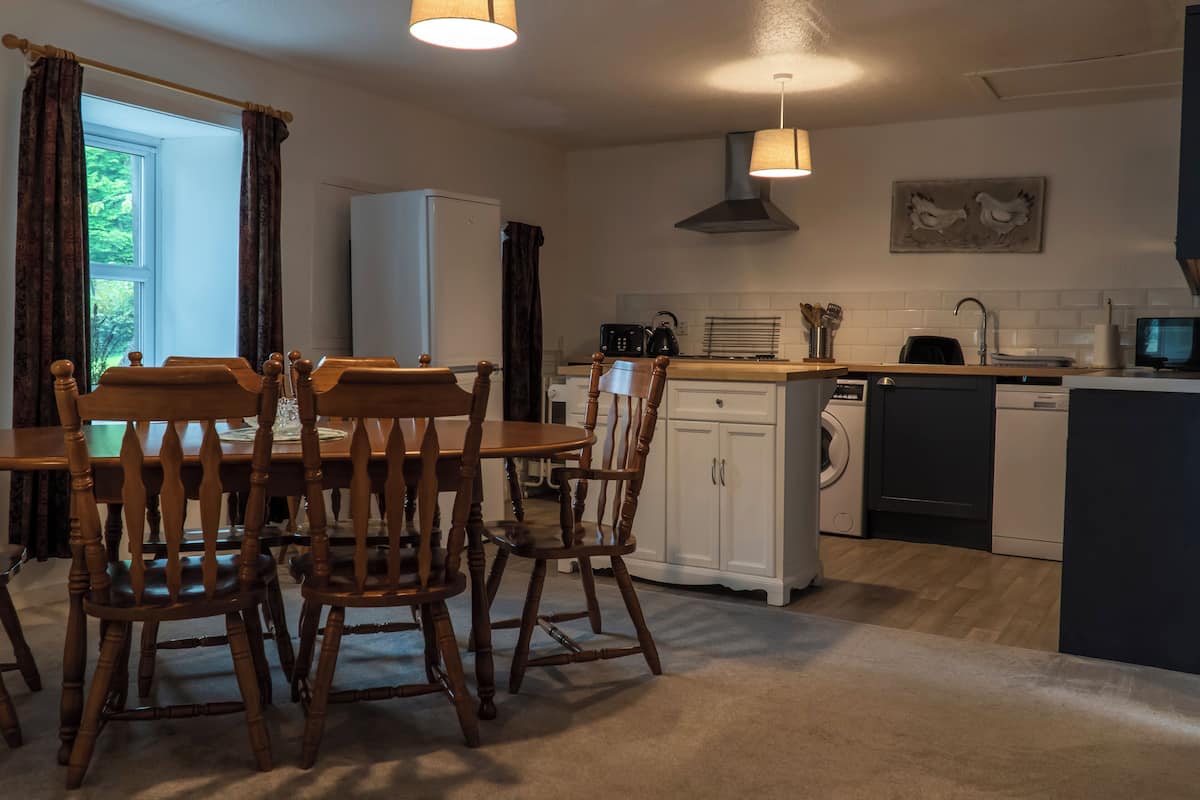 Hawthorn Cottage | Aire de séjour | Téléviseur à écran plat de 32 po avec télévision numérique
