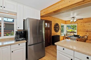 Fridge, microwave, oven, stovetop - Silver Fox Den | Bear Mtn & Golf View Near Slopes (Big Bear Lake)