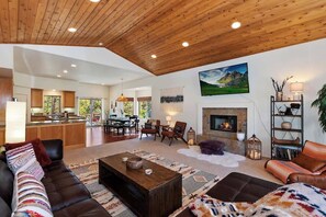 TV, lareira, escritórios