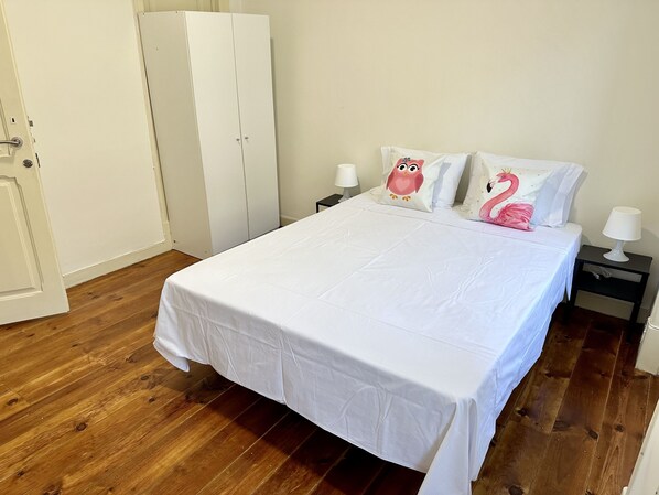 1 bedroom, bed sheets