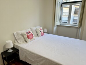 1 bedroom, bed sheets