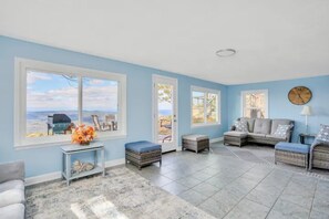 Smart-TV, Kamin, DVD-Player