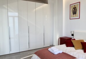 2 bedrooms, iron/ironing board, travel cot, WiFi - 2 Bedroom Apartment in Ghiffa (Ghiffa)