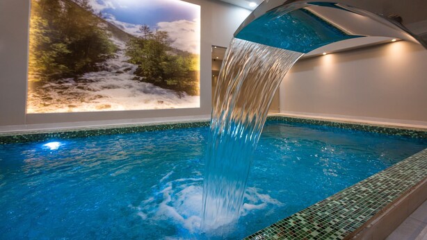 Indoor pool, sun loungers - SREBRNA PLANINA Spa & Resort (Raška)
