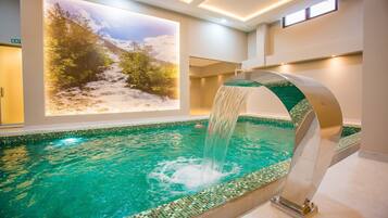 Indoor pool, sun loungers