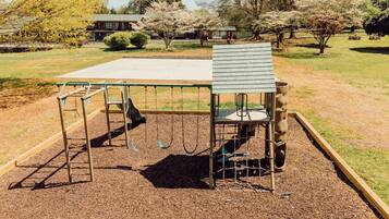 Children’s play area – outdoor