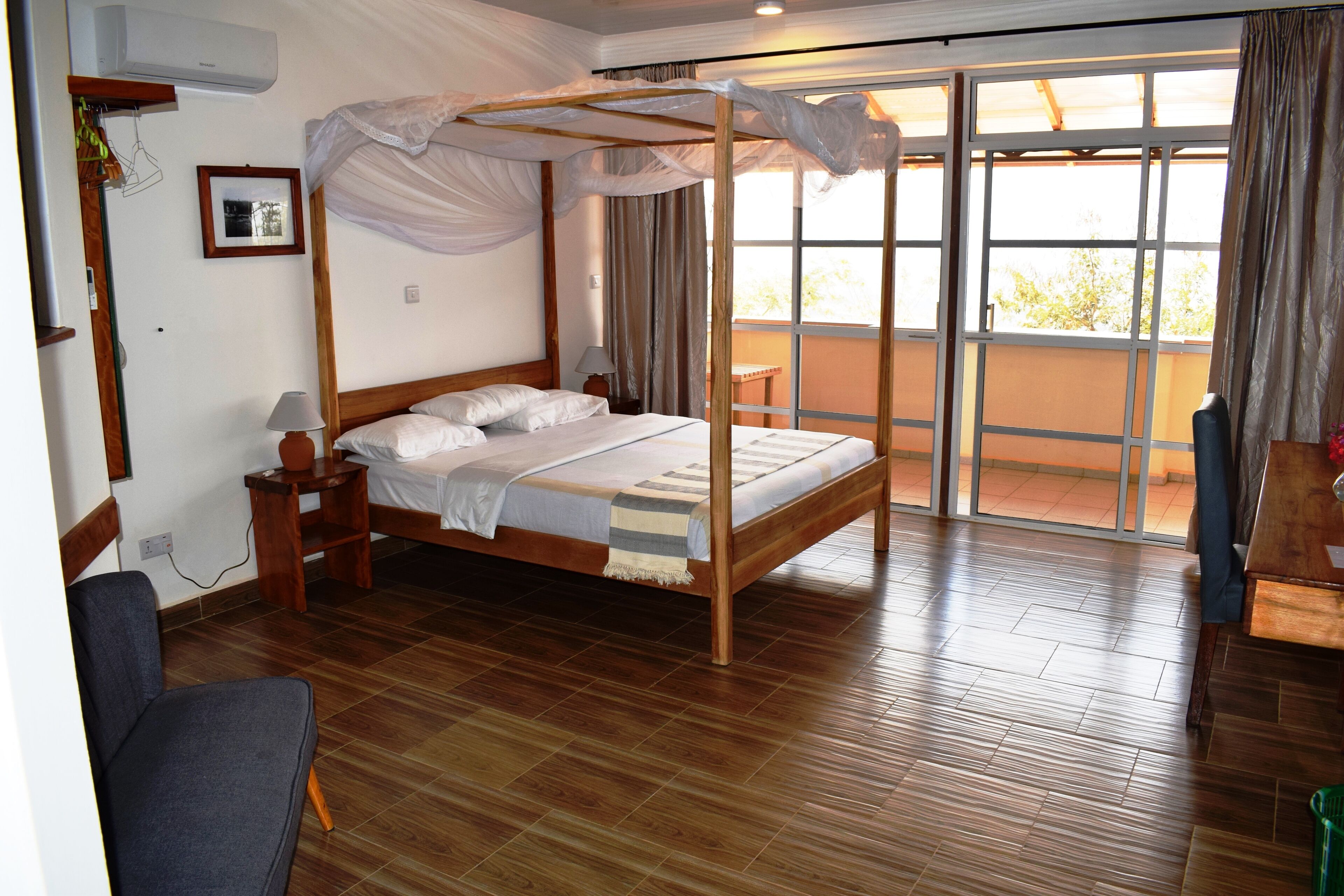 Double Room | In-room safe, desk, laptop workspace, free WiFi