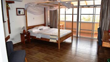 Double Room | Peti besi dalam bilik, meja, ruang kerja komputer riba, Wi-fi percuma