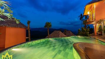 4 piscines extérieures