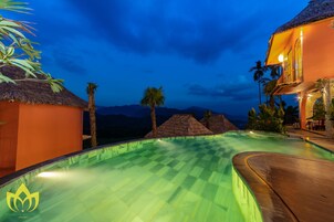 4 piscinas al aire libre