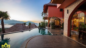 4 piscinas al aire libre