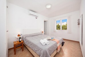 4 chambres, fer et planche à repasser, Wi-Fi, literie fournie