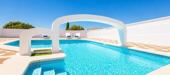 Villa Eugenia Large Private Pool, A/C, WiFi