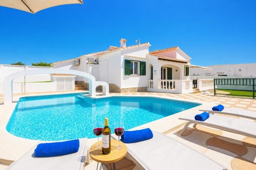 Villa Eugenia Large Private Pool, A/C, WiFi